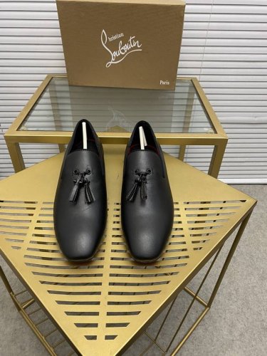 定做款 出厂价 。Christian Louboutin2023最新款 Cl红底鞋 专柜系列，情侣休闲板鞋 独家热款发布活动乳胶垫脚成品大底车线女35-40#男