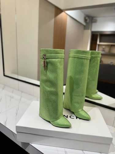 专柜正品级定制版本 GIVENCHY0 新款小奥钻高跟长靴，市面最高版本 纪梵希 锁扣 满钻五万多颗 风靡整个时尚圈 原版开发鞋型超级正 最高还原度鞋型 包裹性