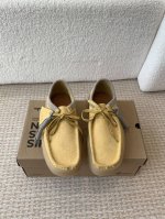 Clarks其乐袋鼠厚底时尚休闲鞋 在这股风潮下，一双和勃肯有诸多相同点的鞋就开始高频地出现在大家的视野里。