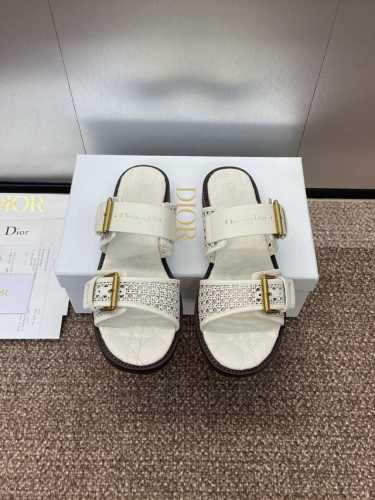 工厂价 迪奥 Dior 2025 春夏新款 D-Avenue果冻色女鞋 CD字母logo五金皮带扣镂空藤格纹平底圆头露趾凉拖鞋 市面顶级版本 材质:鞋面进口小牛