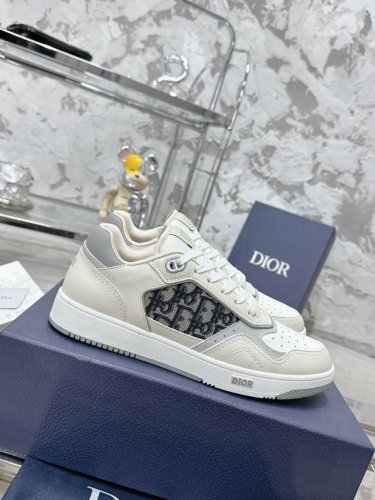 男 低帮 # 迪奥提花刺绣工艺系列顶级版本高低帮休闲运动鞋 独到诠释男装艺术总监金 琼斯 Kim Jo-Nes 崇尚的运动风范，为现代男士呈献新颖的时尚态度。