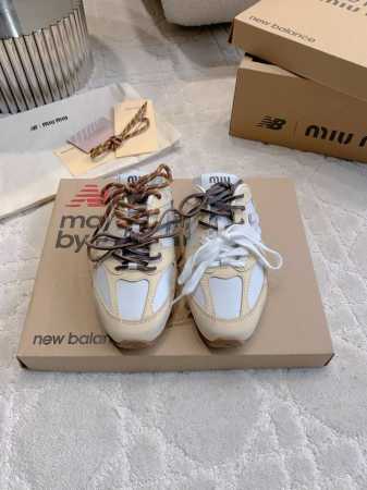 出厂价p Miu X Newbalance 联名款休闲半拖鞋 做旧款 神来之鞋 上脚太好看啦 闭眼入 各种穿搭都能驾驭 配色好美 鞋面牛皮 内里垫脚牛皮 原版开 - 点击图像关闭