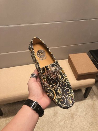 实价 Verace 范思哲官方高端男士四季豆豆鞋，最新元素潮爆全球，官网火爆热卖，原版版本，专柜一比一，鞋面意大利进口原版头层牛皮 绝对高端 原版防滑大底，舒适