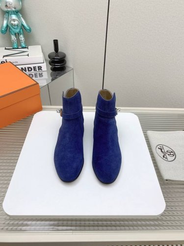 出厂 高版本 Hermes ss24 new arrival 秋冬新品kelly扣短靴 永不过时的万年经典 款鞋型秀气精致， 搭配经典kelly扣装饰，高级感瞬