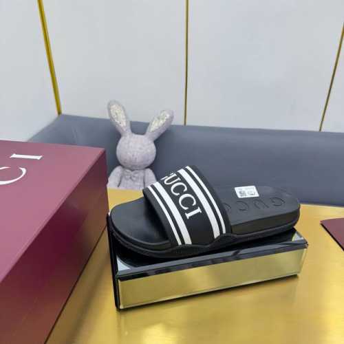 出厂价Pp 2025Gucci Game系列爆款 男女情侣同款 凉鞋 夏季品牌标志字母Logo新款厚底拖鞋果冻沙滩鞋 原版一比一开模品牌标志字母橡胶，独特的现代