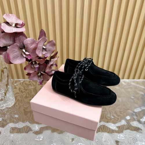代购级别 MiuMiu 新款复古皮鞋 乐福鞋 休闲鞋 羊毛里 系列上新 皮里 毛里 ★★★★★ 舒适度与时髦度并存的开挂全新系列，设计搭配，简约大方，百搭时尚！