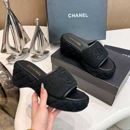 出厂价P P340 Chane* ｜小香25C早春针织双C 复古厚底拖鞋 好穿又出片的度假风凉拖 经典织面双C设计真的很精致 舒适度一绝 上脚轻便 暴走不累脚 - 点击图像关闭