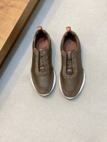 loropiana 诺悠翩雅 Lp男鞋 Size ；39~44 45.46定制 真的特别好穿，慵懒、松弛、随性，舒适度满分， 并且颜色的选择很多，搭配衣服也都很