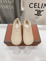 顶级出厂 毛里 Loro Piana* 诺悠雅LP 新款勃肯平底鞋休闲鞋，脚感超级舒适 一天可以暴走两万步的鞋子 超级百搭款！ 超级轻便的平底鞋～兼具时尚与舒适