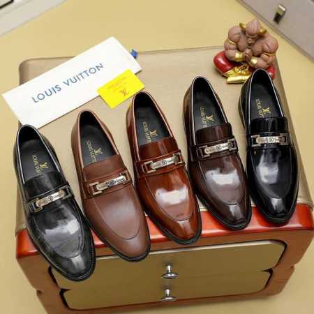 Louis Vuitton 路易威登 新款官网爆款！原版一比一复刻，那种沉稳内涵儒雅的品味无法言喻的开启时尚鞋履的旅程从容应对各种场合！大牌的气势不言而明！上脚 - 点击图像关闭