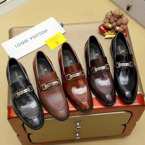 Louis Vuitton 路易威登 新款官网爆款！原版一比一复刻，那种沉稳内涵儒雅的品味无法言喻的开启时尚鞋履的旅程从容应对各种场合！大牌的气势不言而明！上脚