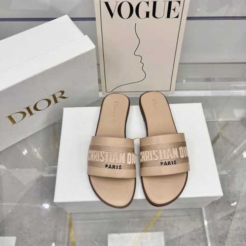 橙子出厂价 Dior 迪奥春夏新款 刺绣字母平底拖鞋 一字带拖鞋 沙滩凉拖 码数：35-42
