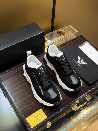 商品名称：Armani 阿玛尼 正规码数: 38-44 休闲鞋 商品材料：精选 牛皮鞋面，柔软羊皮垫脚；原厂特供大底。