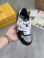 工厂价 实价 顶级品质芬迪 原版 1:1顶级版本 芬迪 原板进口牛皮休闲运动休闲鞋进口原版内里，原版进口耐磨牛皮大底；经历无数次调整，才调整出原版一样如此完美的