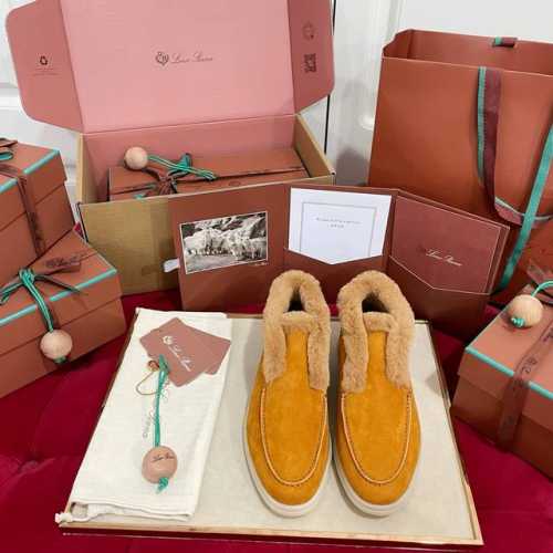 代购级版本 Loro Piana2024Open walk 秋冬海狸毛系列！ 秋冬怎么可以没有一个软糯糯的保暖神器，承包你冬天的御寒，一直以来以高级简约的设计风