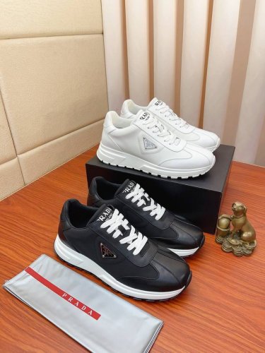 实价： 高品质新款prada 普拉达 专柜同步上市， 新款男鞋、面料精选进口面网配滴胶工艺。进口牛皮内里。高端气垫开模防滑橡胶大底，精美线条、简约大气，上脚舒服