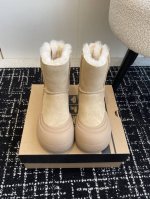 代购级 UGG.皮毛一体雪地靴 看多了经典款 需要一些点缀 今年特别爱毛线编织 成为寒冬流行穿搭的主流趋势 漫长的冬日还有什么比舒适度保暖更渴求呢 Size：#