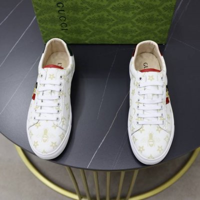 出厂价pp： 品牌：古奇Gucci 标准码：38-44 45订做 等级：官网同款 材料：原版材料拼接 舒适透气内里 轻便耐磨运动大底 款式类别：男士时尚休闲鞋
