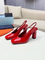 PRADA 普拉达 2025早春新款粗跟方头凉鞋单鞋简单的设计大概就是它最让人喜欢亮点，不是烂大街的那种 很有自己的品牌个性 单鞋出厂价 凉鞋250 _____