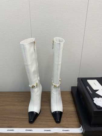 CHANEL小香24b 秋冬巴黎走秀款 短靴系列 短靴 原版购入1:1开发 各大时尚博主都有穿的一款靴子 上脚非常时髦 显腿神器，随便搭配都是超级好看 面料：进 - 点击图像关闭