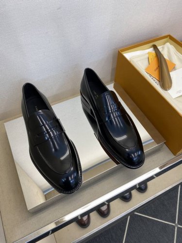 L家 顶级 -Size 39-44 38.45订制不退不换 lv原单高品质时尚正装皮底 经典款小皮鞋型 货 顶级手工艺 意大利全面进口原皮料小牛漆面牛皮 超强质