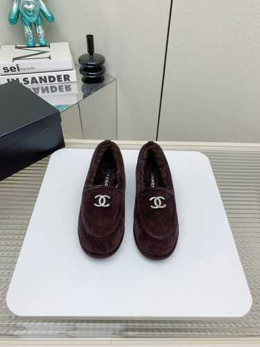 出厂 高版本 Chanel 24ss秋冬新款毛茸茸乐福鞋 泰迪毛毛鞋 很舒服诶 美拉德棕色还是很适合秋冬的～ 鞋面：进口麂皮 内里：欧洲皮毛一体 羊皮内里 鞋底