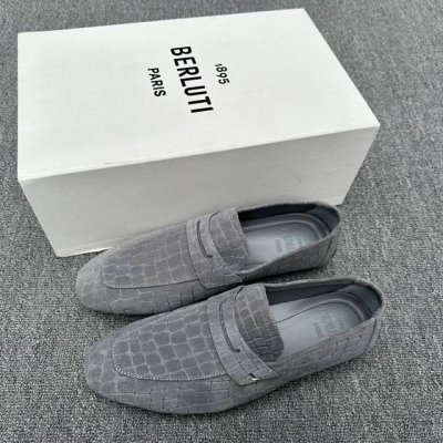 berluti 布鲁提 Lorenzo Drive Scritto图纹Camoscio超软鹿皮乐福鞋 这款休乐福鞋以驾车鞋为灵感，采用超柔软透气的鹿皮革打造，压