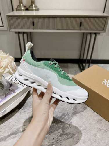 最新运动鞋 全套包装舒适度百分百 时尚又运动 众多明星同款 时尚界的一款联名爆款爆动时尚圈 Loewe X On昂跑cloudtilt 罗意威 联名轻量运动休闲