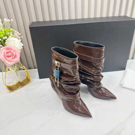 出厂 2024SSS 重磅推出GIVENCHY 纪梵希 春夏新款 品牌标志性的一如既往地呈现复古优雅，各种造型都能轻松驾驭。 1鞋面：釆用漆皮 2内里：进口羊皮 - 点击图像关闭