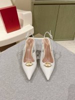 四季百搭系列！你的鞋柜缺一双吧？ 代购级别！ Valentino 整个系列台资工厂出品！进出专柜无压力！Rockstud 华伦天奴铆钉漆皮芭蕾舞平底鞋 One