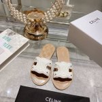 工厂P直销 女鞋 女装 赛琳晨Celine 春夏专柜最新款，代购Sssss级别品质，一字拖鞋，鞋面立体杠杠的，简约百搭 鞋面:牛皮 内里:羊皮 颜色:黑、白、棕