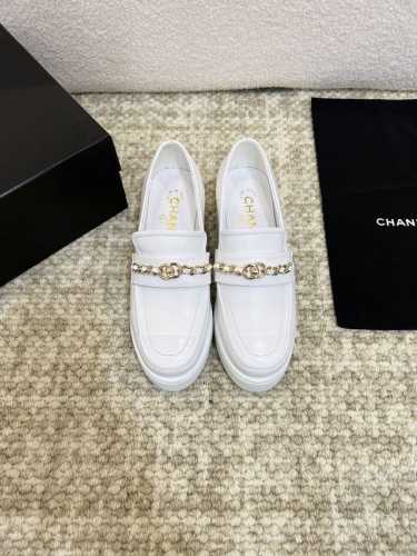 CHANEL 香奈儿 25早春新款厚底女鞋，怎么搭配都好看，时髦精必备！搭配展现与众不同的穿搭风格、白由混搭闪耀到位，跟紧香奶奶时尚步伐！上脚整体非常好看舒服的