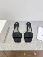 Toteme 小众潮牌 25Ss春夏新款 夹趾 小猫跟 拖鞋 北欧极简风格 复古小方头 里全皮 柔软 看似简单的鞋子 实际耗料又重工 鞋面 采用原版进口布料 内