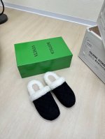 羊羔毛编织拖鞋 编织皮 BV 牛反绒编织拖鞋 羊羔毛 真毛哦 手工制造 BV 黑色牛反绒皮 编织搭配牛反绒皮 搭配 羊羔毛 这款经典款 简直bv最新天花板啦 厚