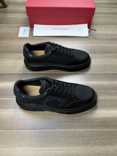 Ferragamo 菲拉格慕 -高端品质 原单 -鞋面：纳帕小牛皮、品牌帆布布匹、鞋身车缝品牌Logo -内里：品牌帆布，垫脚；水染牛皮 -大底：橡胶发泡；双色