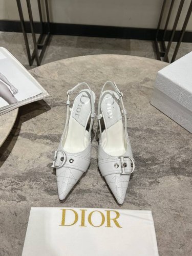 迪奥Dior 早春新款 尖头慕勒拖女拖鞋 明星同宽Cd字母Logo高跟凉鞋 市面顶级高端版本 材质：鞋面采用进口混种羊皮+水染羊皮内里 垫脚意大利真皮大底 跟高