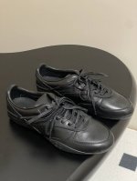 全皮 Miu Miu 25Ss 缪缪春夏新款走秀款 玛丽珍款德训鞋 休闲运动鞋 以经典复古鞋型为蓝本 质感皮革勾勒流畅线条 复古轮廓金属扣与鞋带设计巧妙融合 打