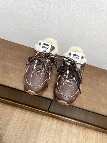 牛反绒 牛皮310 24ss 秋冬季新款 Miu Miu X New Balanc*e联名走秀款 羊毛 半拖 超级无敌大热门无论你如何穿搭请都不要放过这一双53