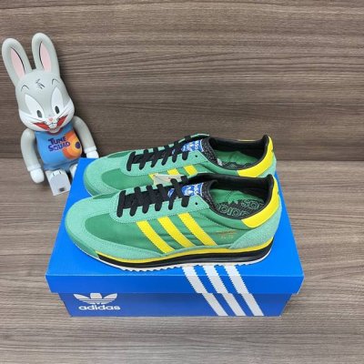 顶级版本Adidas Originals Sl 72 低帮休闲运动情侣鞋绿黄。 编号: Ig2133 包装:全套得物配件加得物盒包装！ 码数:36-45码 正码