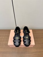 miumiu｜25Ss缪缪春夏走秀款罗马凉鞋猪笼鞋 超多明星网红种草 复古时髦前 品牌Logo标志性金属标搭配每一个设计元素都踩在时髦点上 上脚非常好看舒适 超