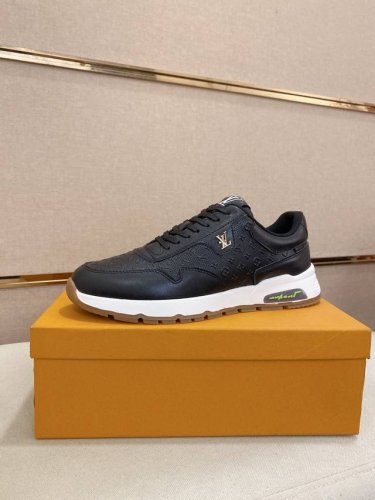 lv 路易威登。最新潮鞋休闲鞋实体店爆款38-44码。 新品春夏季舒适进口定制原版牛皮，独特提花面料元素设计。搭配羊皮内里，Lv原版底， 高端包装高品质细节决定