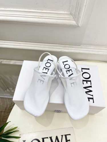loewe 罗意威 2025春夏新品 冰丝网小猫跟半拖鞋 loewe作为这两年最受欢迎的设计师牌 设计简单 细节巧妙 清新脱俗 不想满大街撞款的可以看看这个品牌