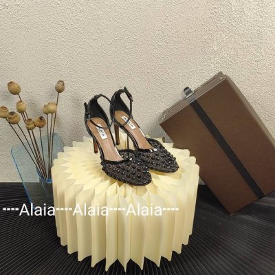 Alaia ALAIA阿莱亚爱心网面高跟凉鞋！满满的少女风、既摩登又复古的味道！非常的简约大气 不管是半身裙、连衣裙还是牛仔裤、它都能成为点睛之笔！法国高端一线