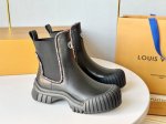 L驴家 fw22 new arrival～ ruby 短靴新品，爆款，哈哈新款的靴靴非常特别，平底靴在硬朗和柔美之间激发潮流魅力，可可爱爱大头鞋！ 甄选进口丝绸