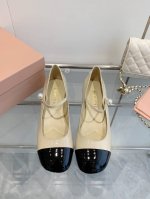 Miu Miu 缪缪 Ss25早春走秀新款 粗跟圆头玛丽珍蝴蝶结松紧带单鞋 时尚简约 增高又百搭 上脚超好看 面料:进口漆皮 内里垫脚:羊皮 大底:意大利真皮大
