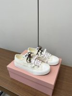 顶级版本 Miumiu｜ 缪缪2025新品刺绣帆布鞋 单鞋 顶级原版面料质感满满，搭配经典字母刺绣，刺绣Logog立体饱满，瞬间点亮整体造型，辨识度Up！Ip超