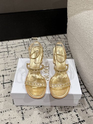 莞产代购级 迪奥 Dior 25 夏季新款 新元素 Dior 春夏新款 钻扣 高跟 凉鞋 圆柱跟凉鞋 圆头粗跟果冻色露趾圆头鞋 市面顶级版本 鞋面：进口牛皮 进