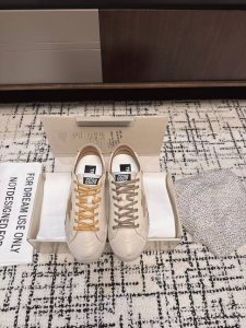代购级 Ggdb~~Golden Goose 25Ss 情侣款 德训鞋 全网最好版本不服来比 # Ggdb经典情侣款小脏鞋~~火红程度上怼小白鞋，下踩各类小脏鞋