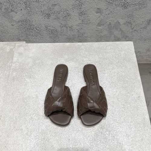 bottega Venet* 最新最经典猫跟凉鞋！扭结编织饰带 Ins&小红书巨多网红明星上身！上脚超性感！真的太美了！这款编织的鞋面超有高级感！高级穿着又仙女