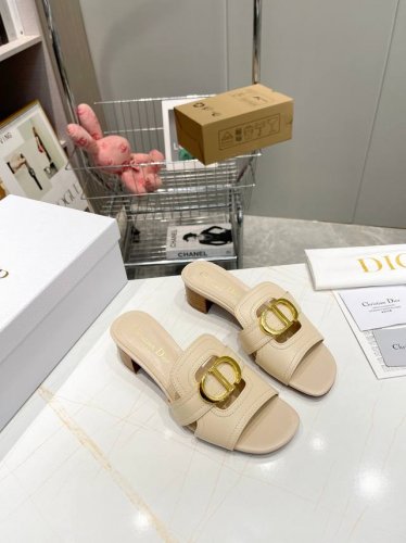 工厂p价 女装女鞋 运动原单 Dior迪奥 最新款上线 鞋面饰金属 Cd 标志突显版型 经典优雅的设计可与各式造型 非常极致完美的搭配 这个夏天不容错过的百搭单